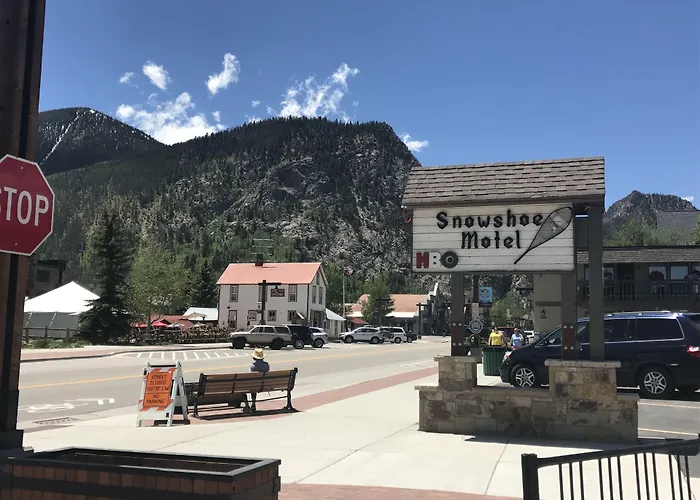 Snowshoe Motel